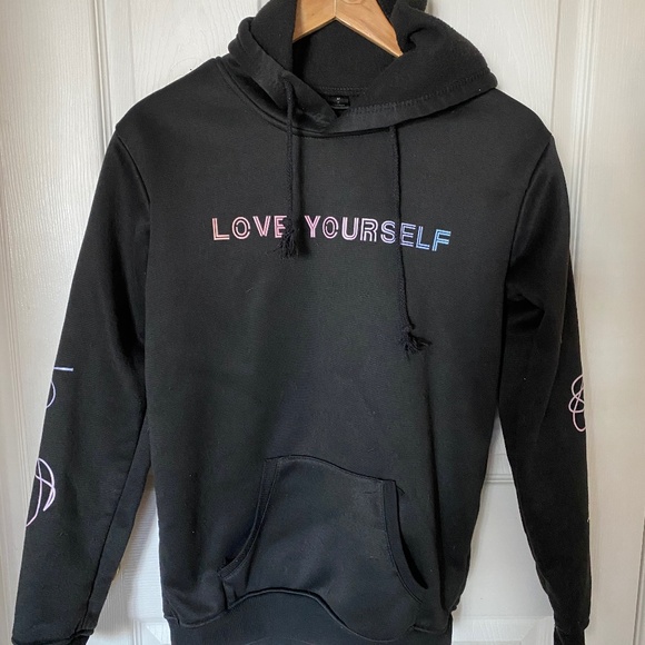 BTS Love Yourself Black Sweatshirt hoodie Medium - Picture 1 of 3